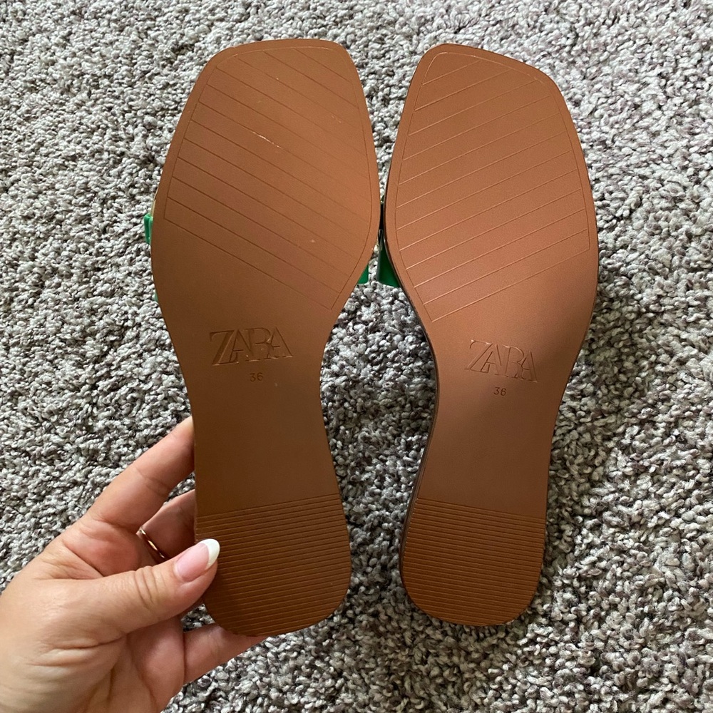 NEVER WORN! Zara Green and Gold Chain Slide Sandals - Picture 3 of 4